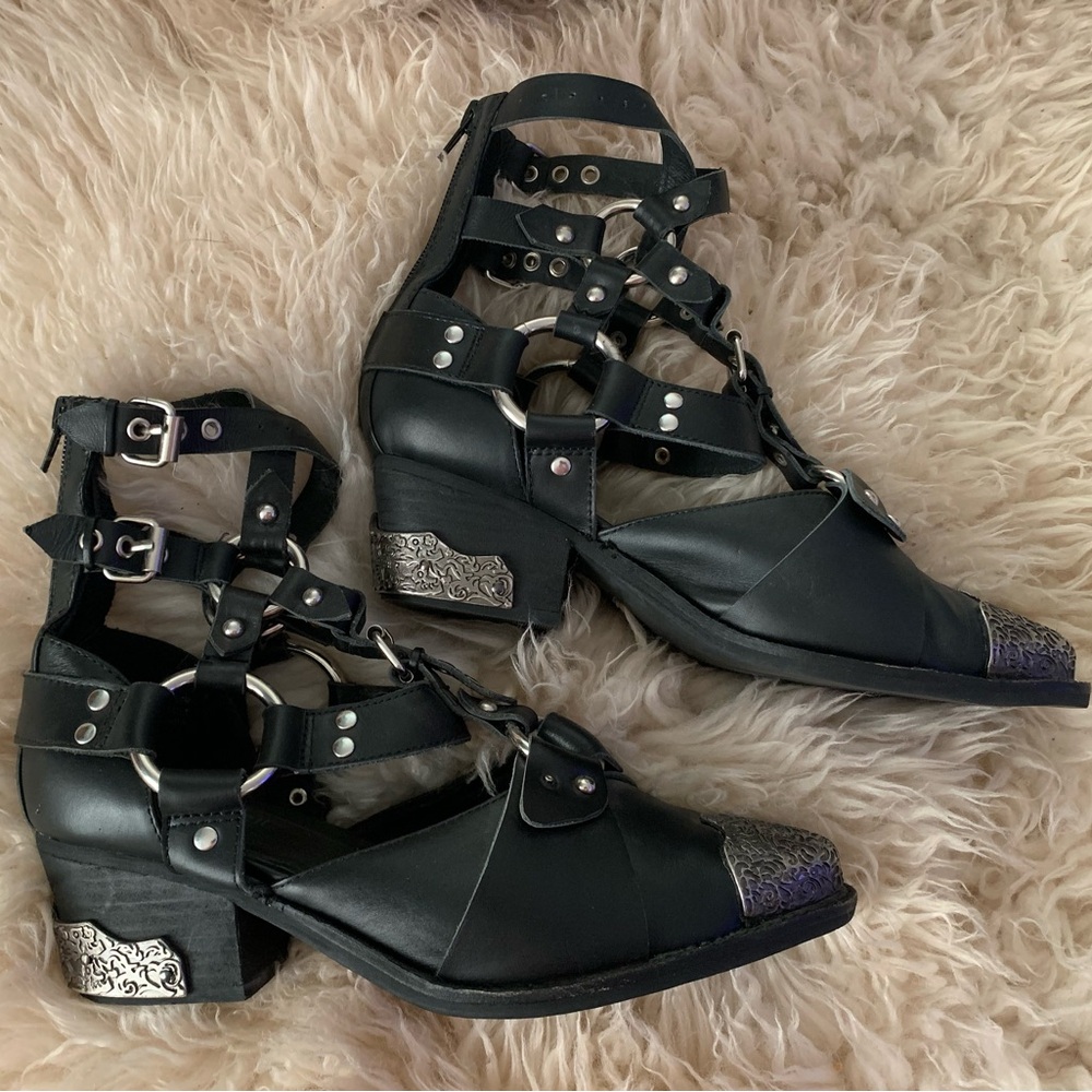 Jeffrey Campbell Temeku, 8.5